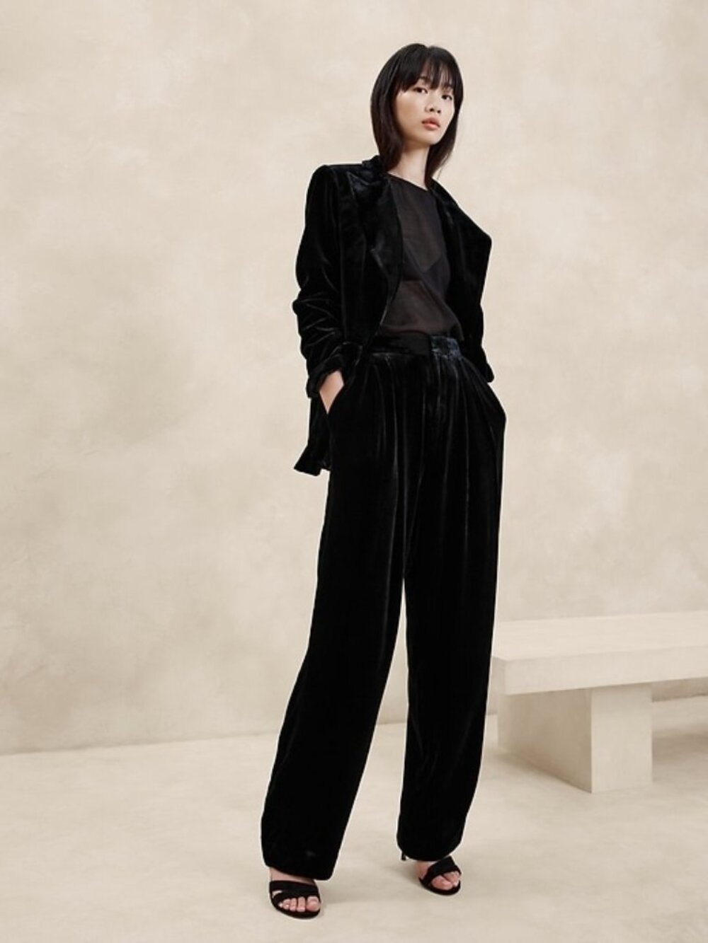 Banana Republic Black Norte Pleated Velvet Pant Size 6 NWT